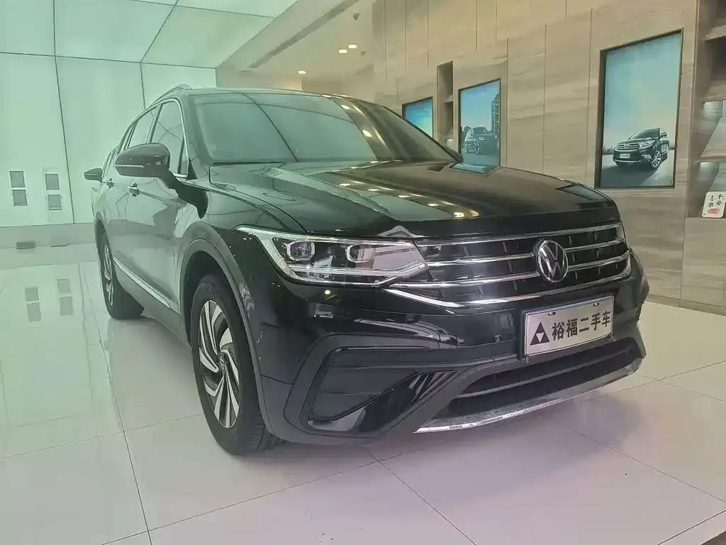 Volkswagen Tiguan L — фото 9