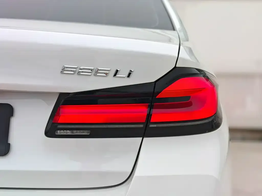 BMW 5 Series — фото 2