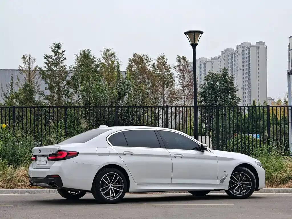 BMW 5 Series — фото 6