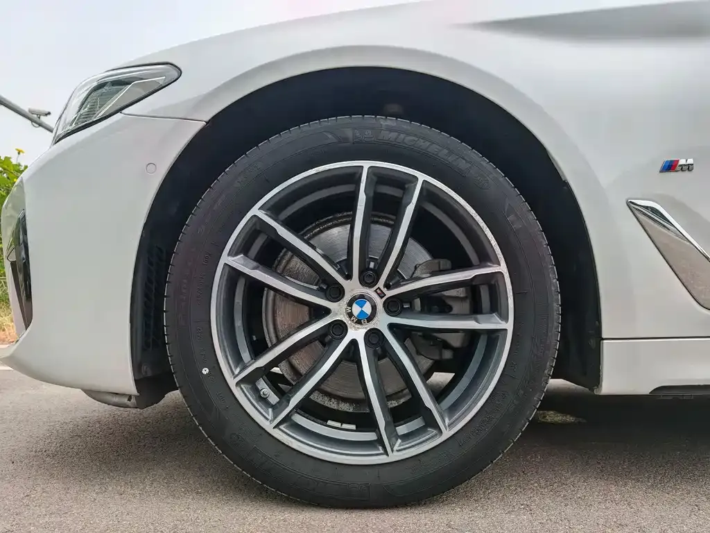 BMW 5 Series — фото 5
