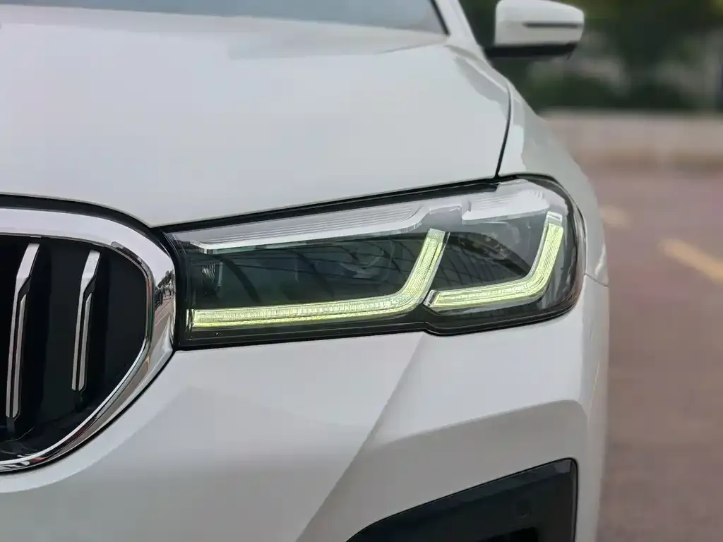 BMW 5 Series — фото 9