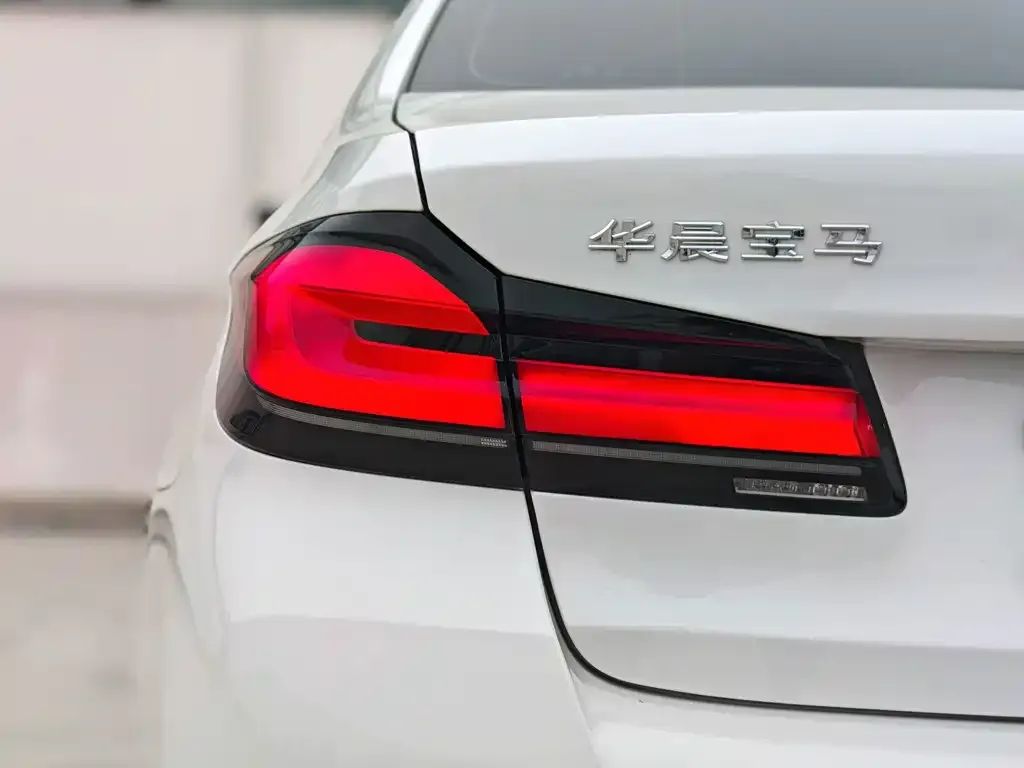BMW 5 Series — фото 4