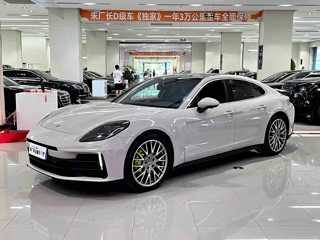 Porsche Panamera — фото 1