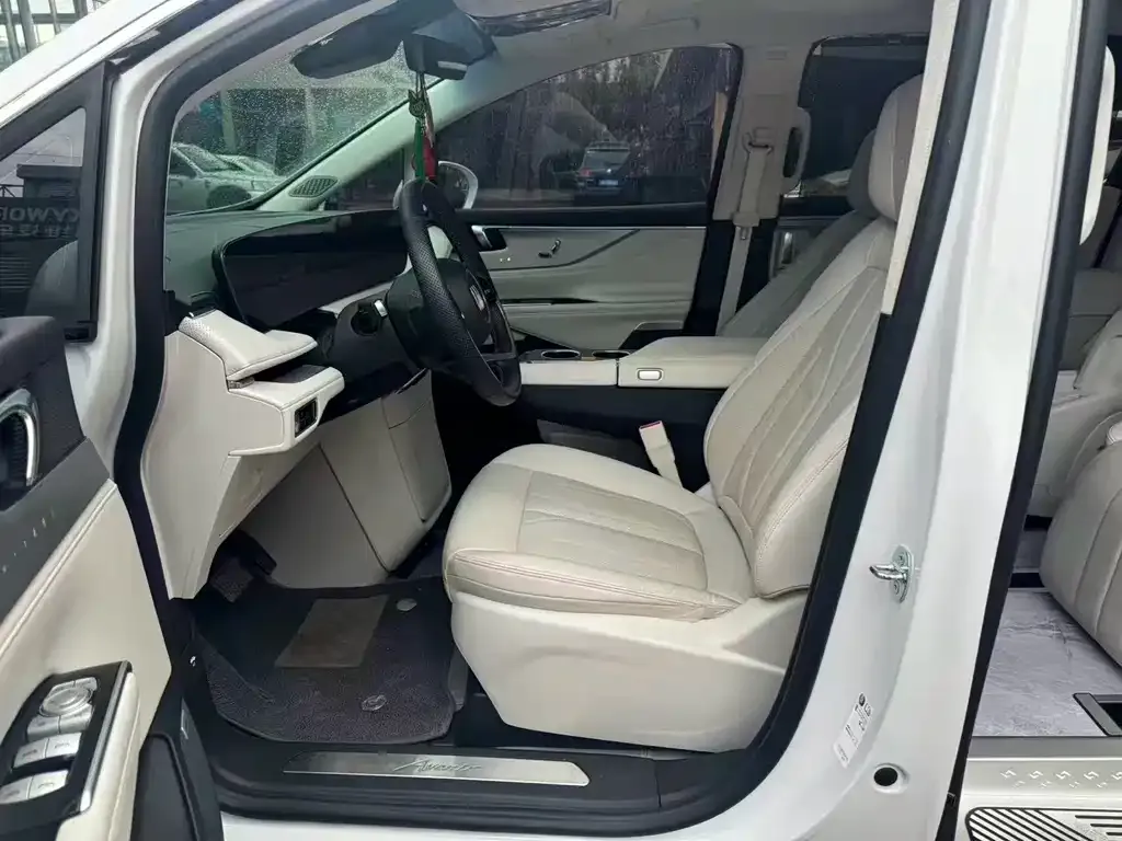 Buick GL8 Hybrid — фото 3