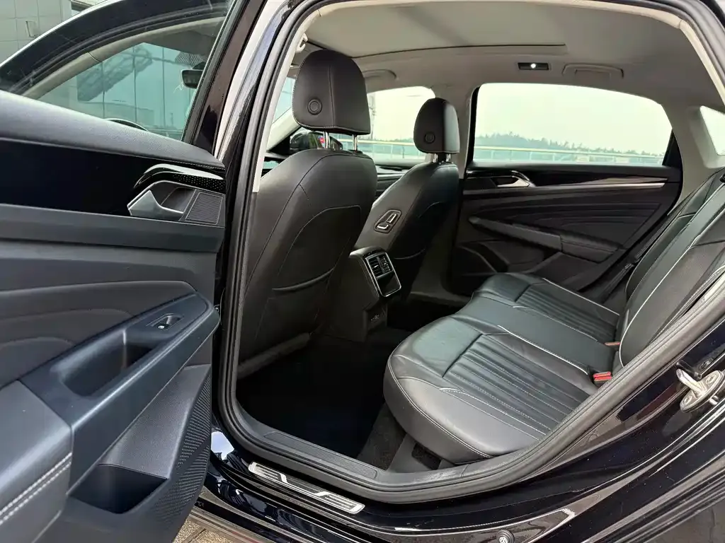 Volkswagen Passat — фото 6