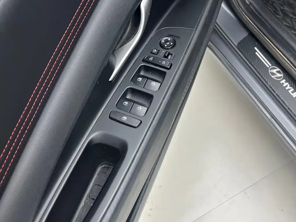 Hyundai Elantra — фото 8