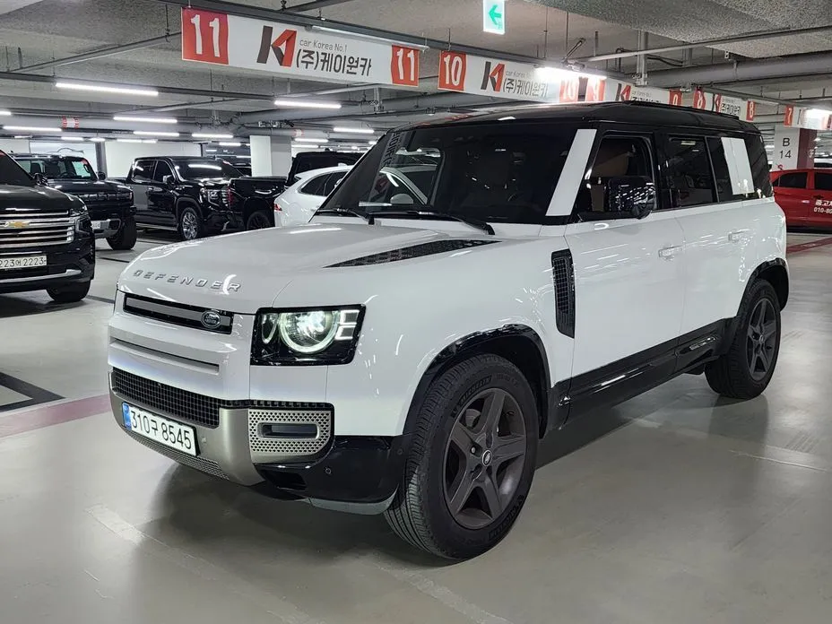 Land Rover Defender — фото 1