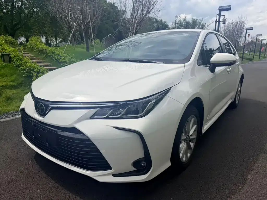 Toyota Corolla — фото 1