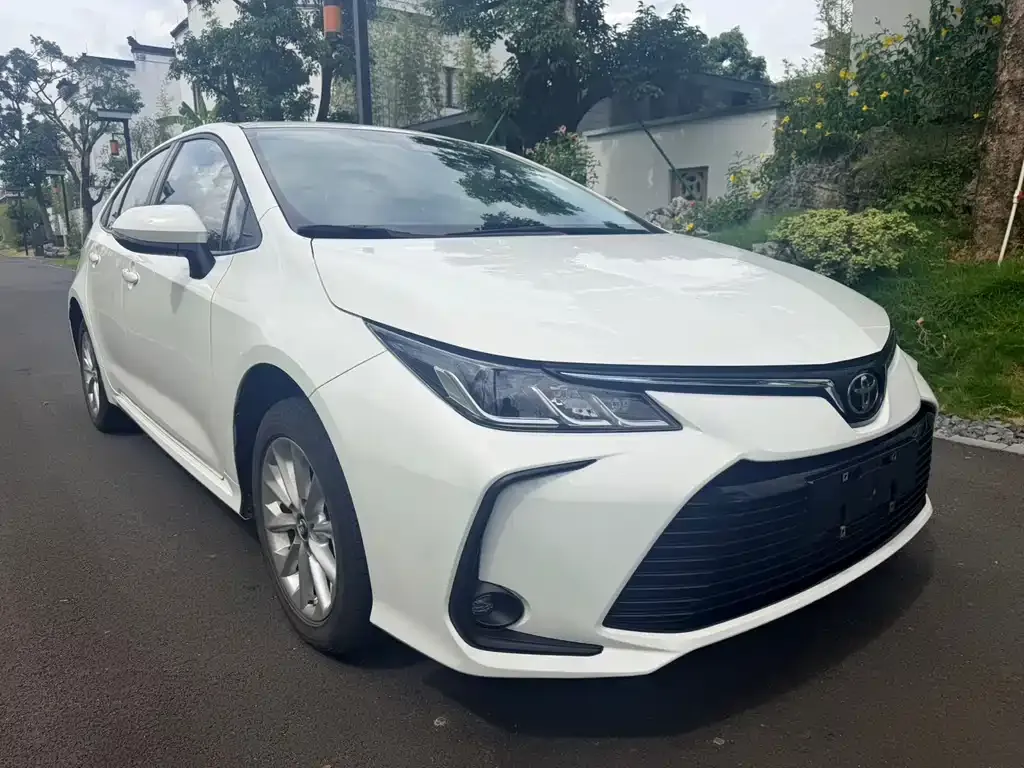 Toyota Corolla — фото 5