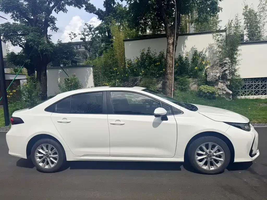 Toyota Corolla — фото 8