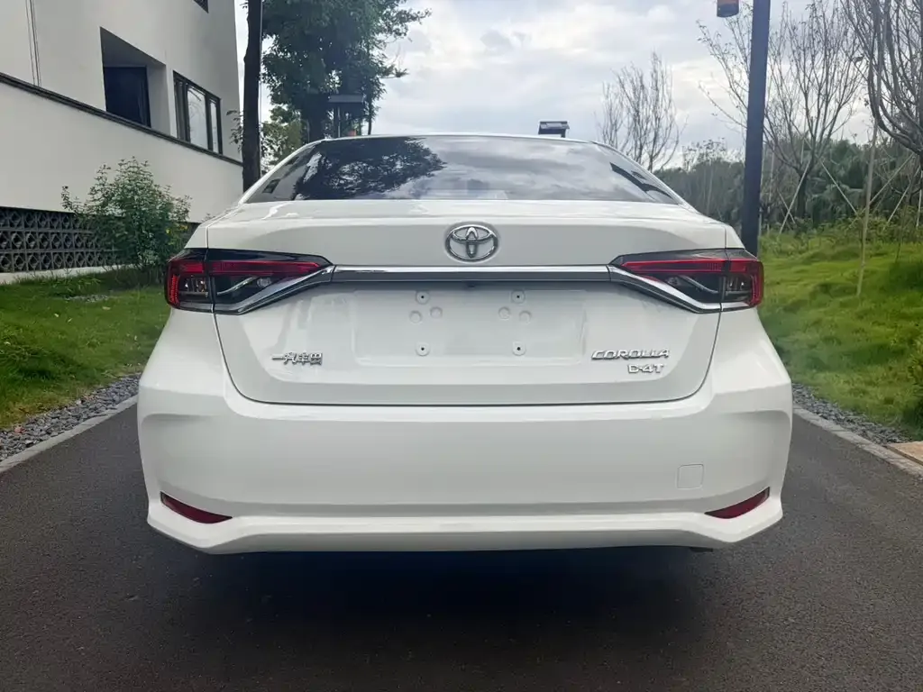 Toyota Corolla — фото 6