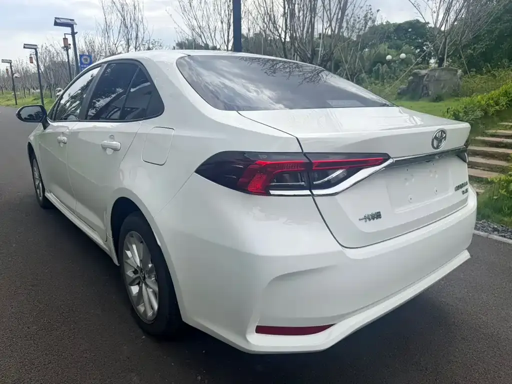 Toyota Corolla — фото 9
