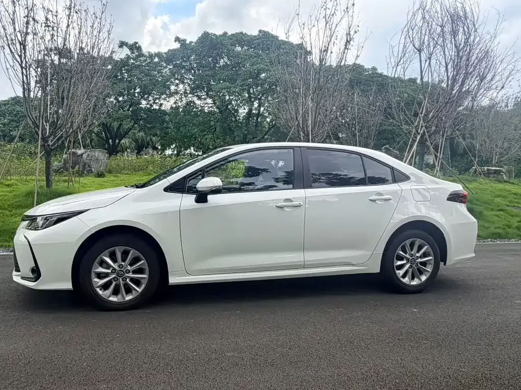 Toyota Corolla — фото 10