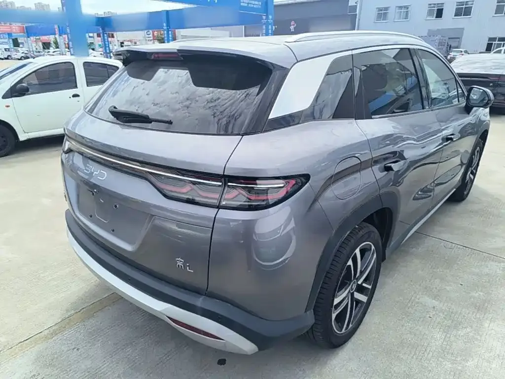 BYD L DM-i — фото 9