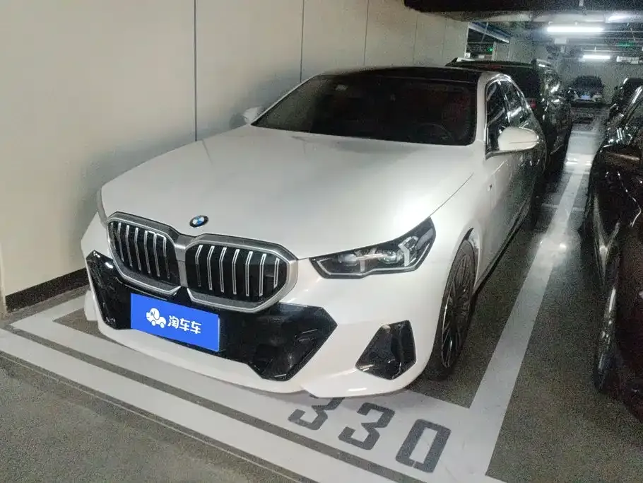 BMW 5 Series — фото 1