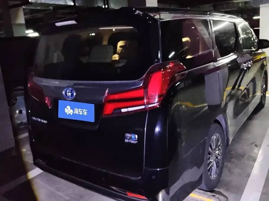 Toyota Alphard — фото 3