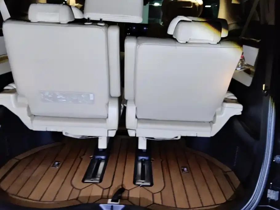 Toyota Alphard — фото 10