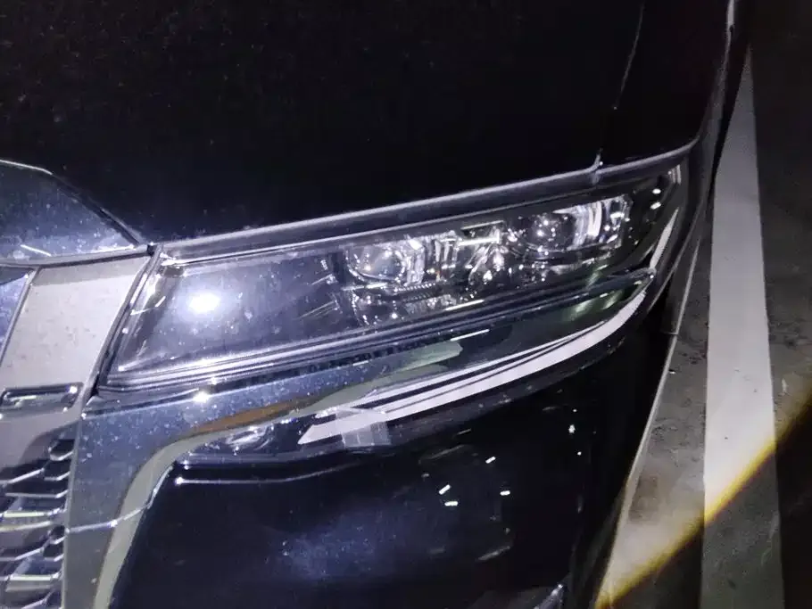 Toyota Alphard — фото 9