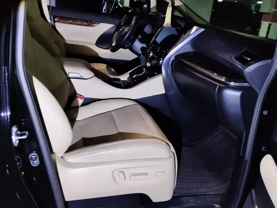 Toyota Alphard — фото 4