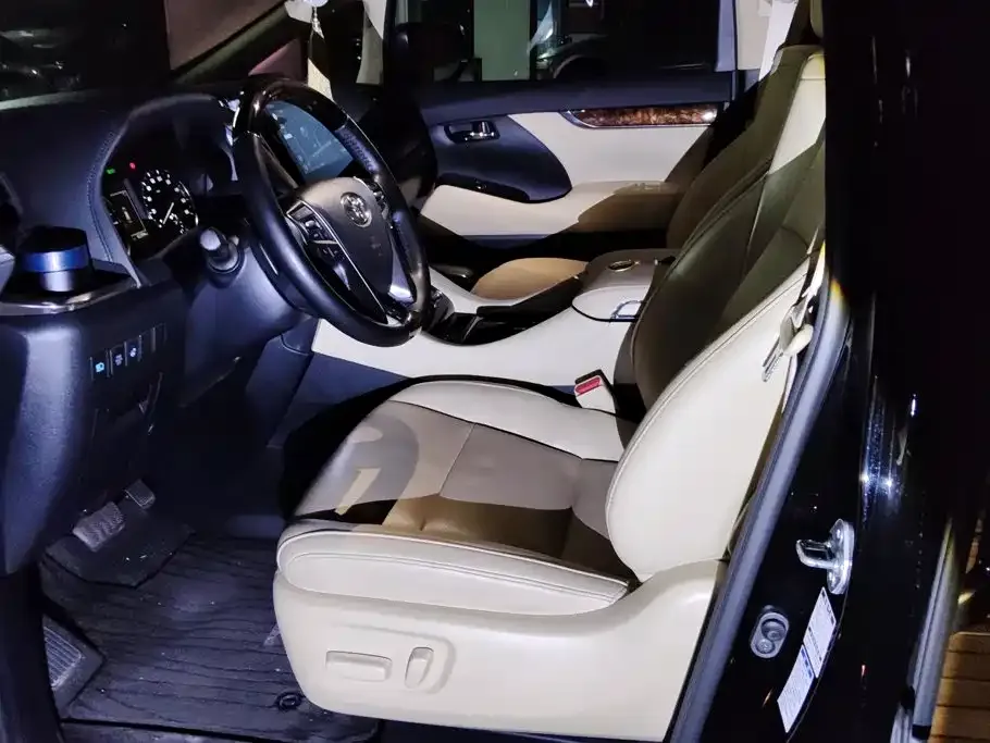 Toyota Alphard — фото 5