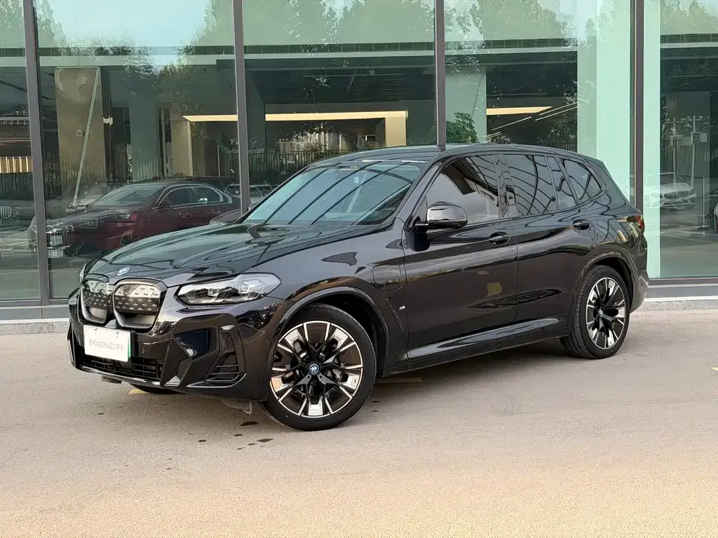 BMW iX3 — фото 3