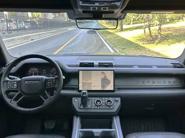 Land Rover Defender — фото 10