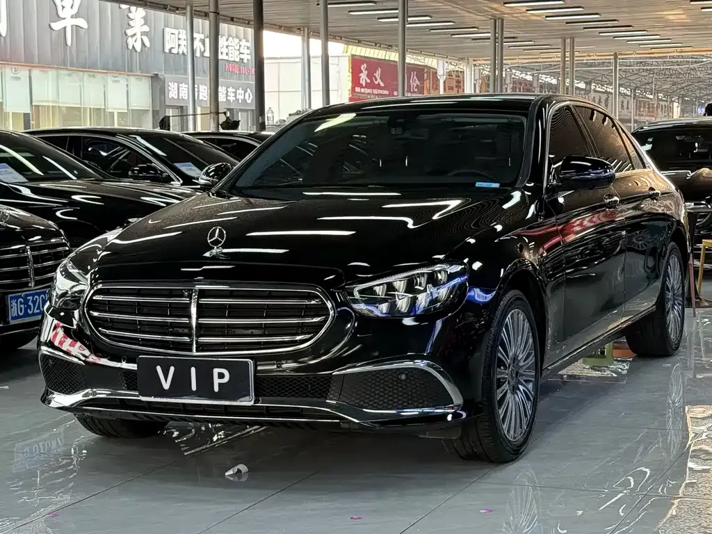 Mercedes-Benz E-Class — фото 1
