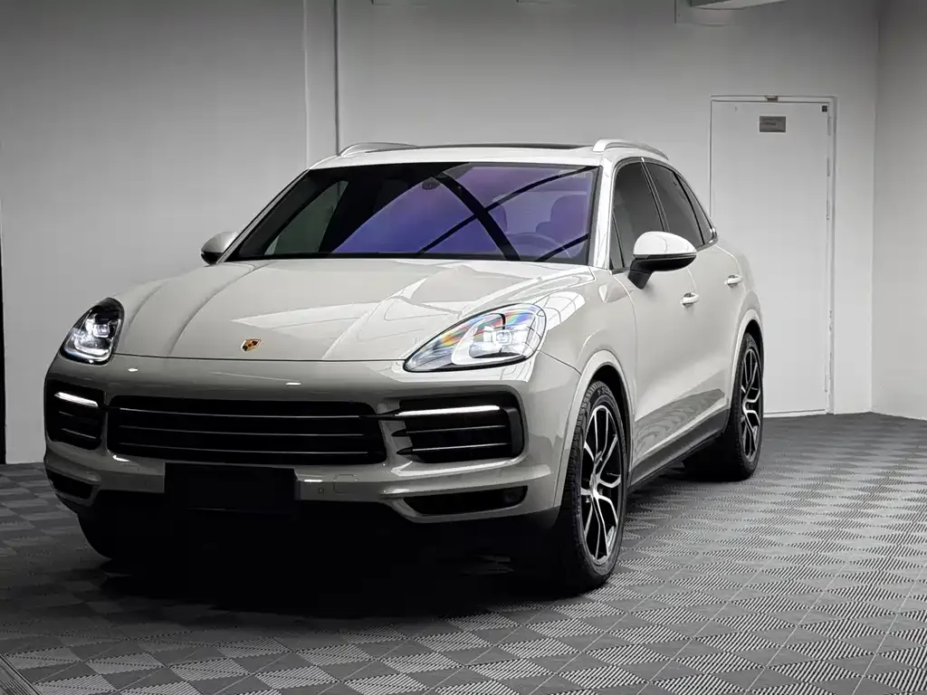 Porsche Cayenne — фото 1