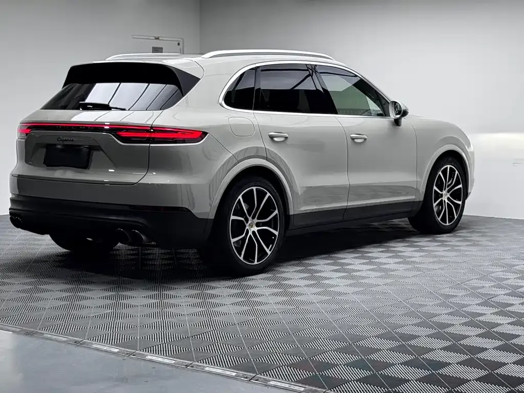 Porsche Cayenne — фото 10