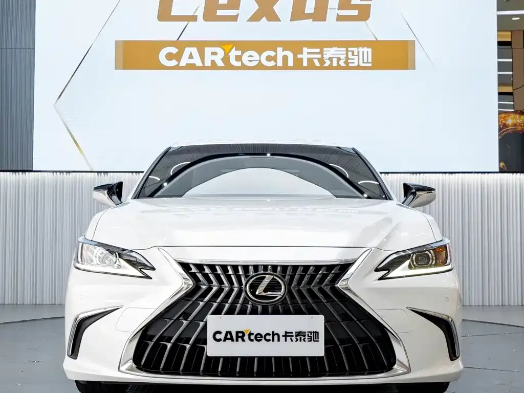 Lexus ES — фото 1