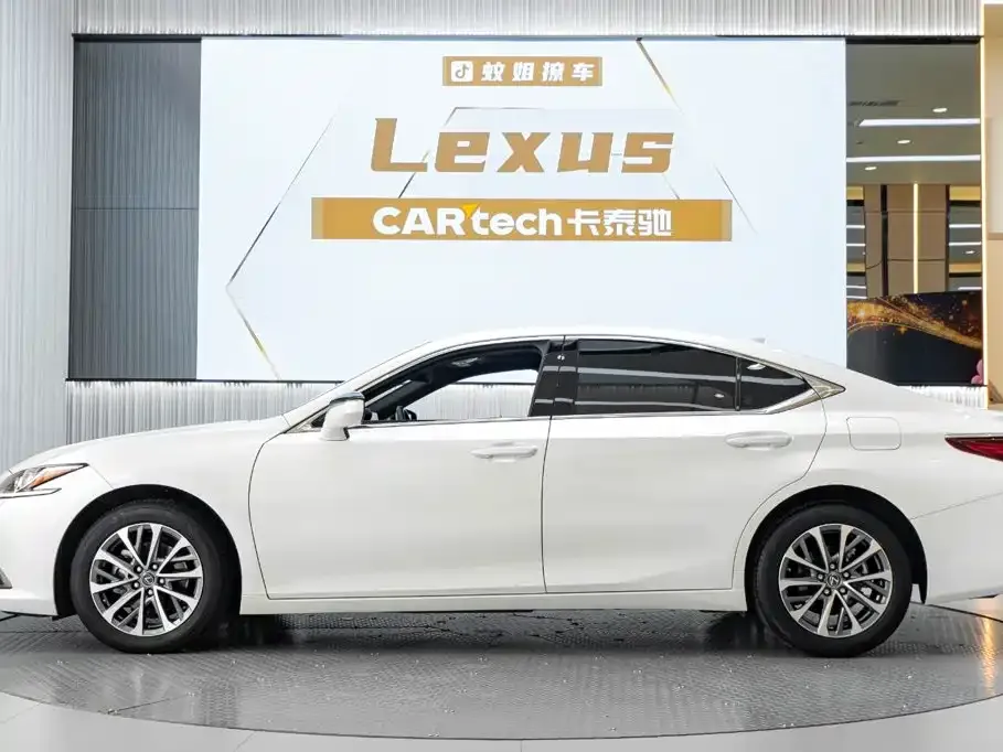 Lexus ES — фото 8