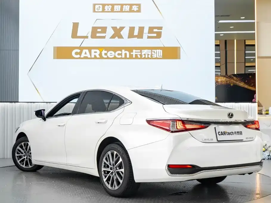 Lexus ES — фото 5