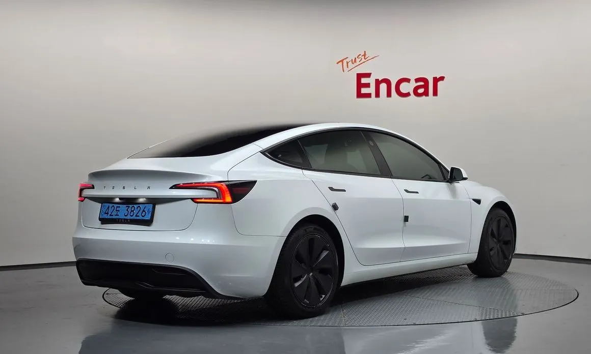 Tesla Model 3 — фото 2