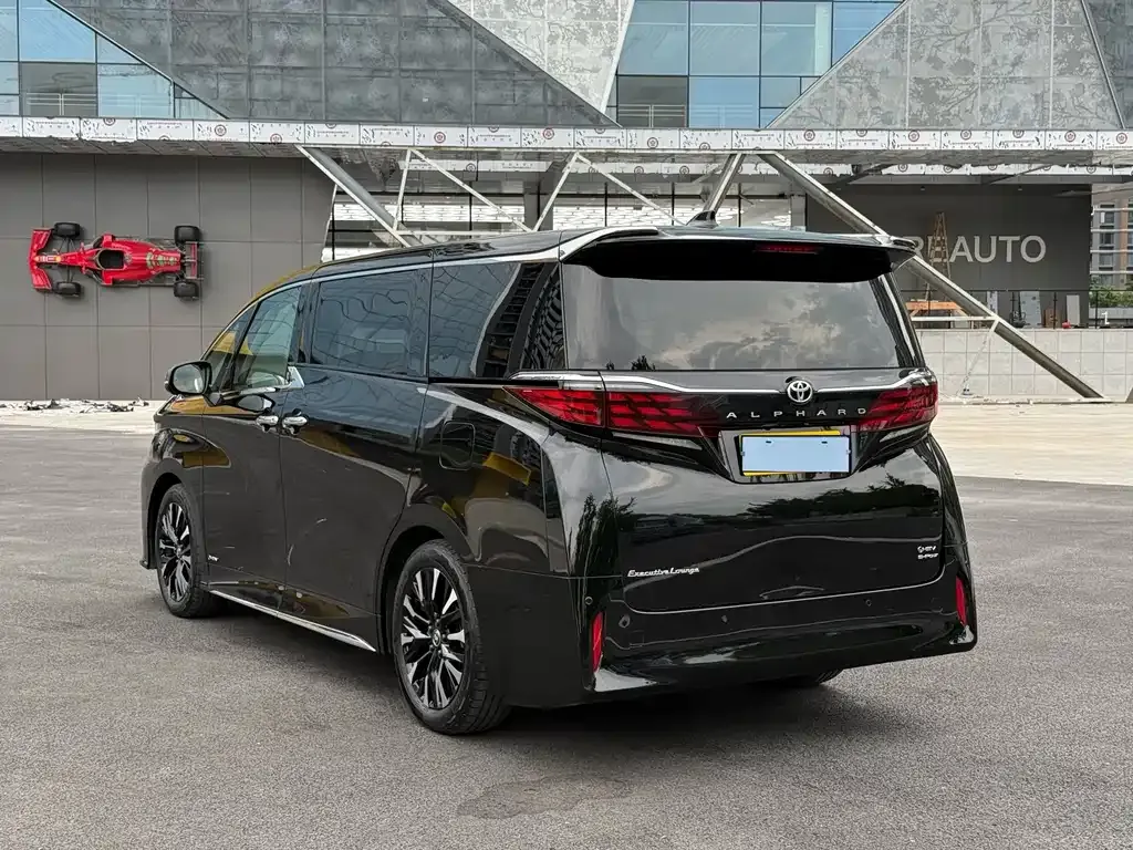 Toyota Alphard — фото 10