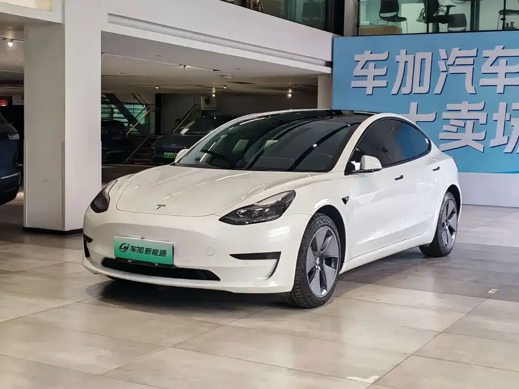 Tesla Model 3 — фото 1