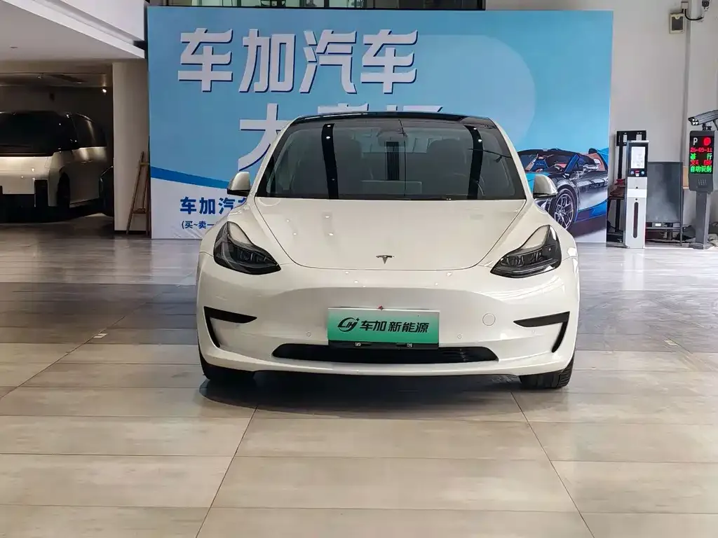 Tesla Model 3 — фото 9