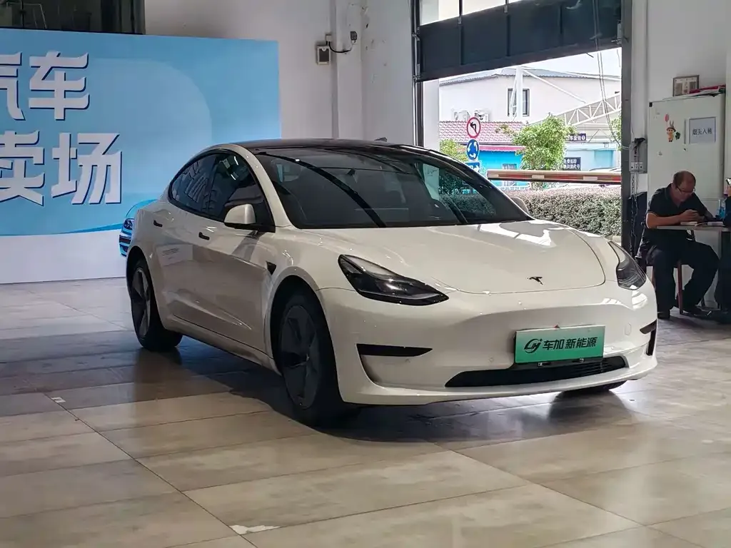 Tesla Model 3 — фото 5