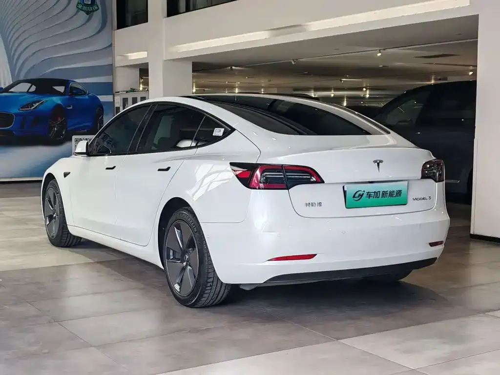Tesla Model 3 — фото 3