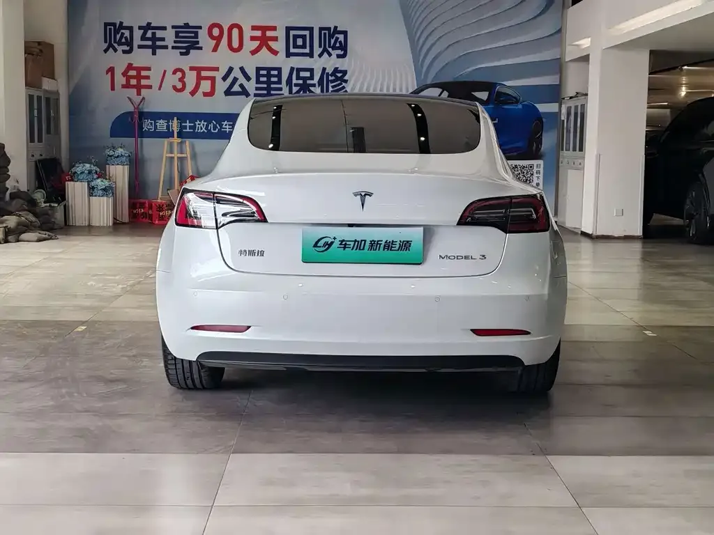 Tesla Model 3 — фото 4
