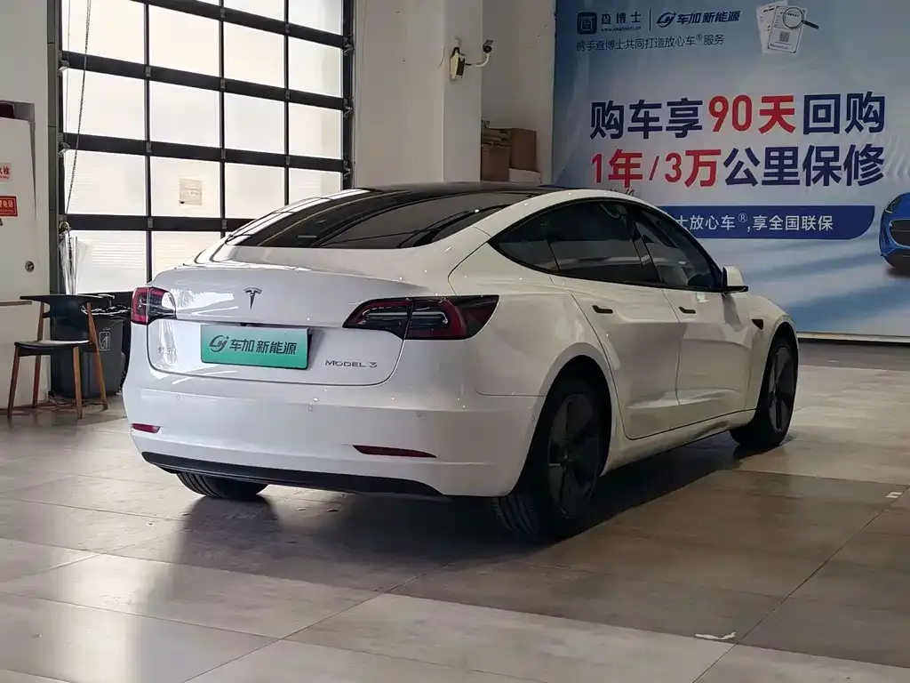 Tesla Model 3 — фото 8