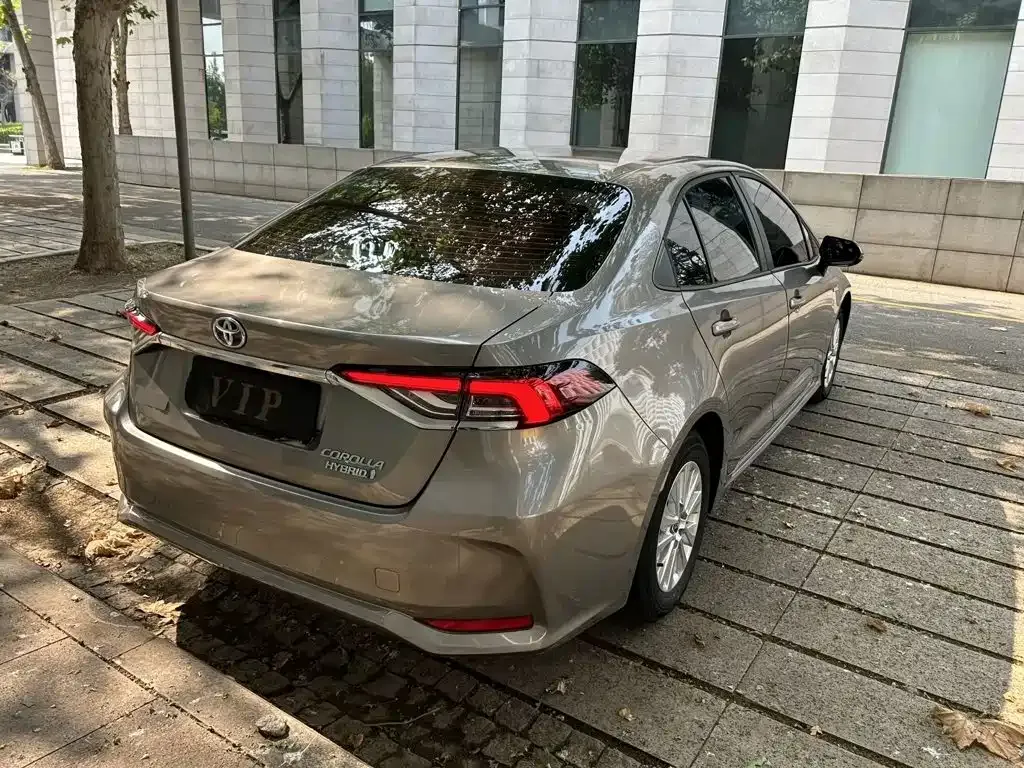 Toyota Corolla — фото 7