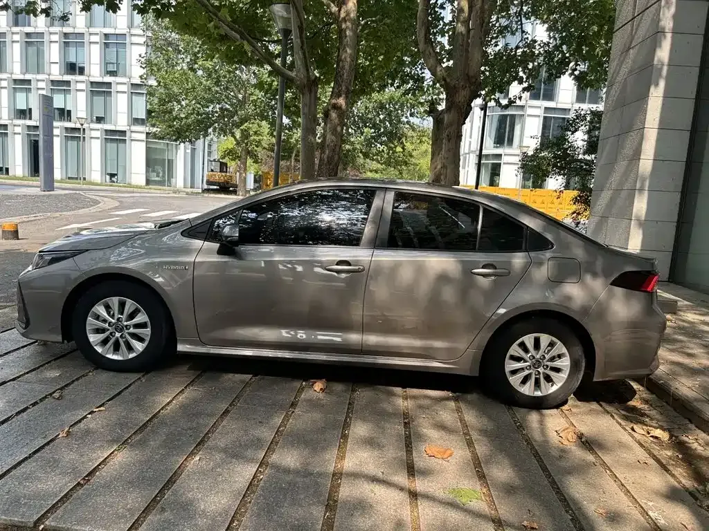 Toyota Corolla — фото 10