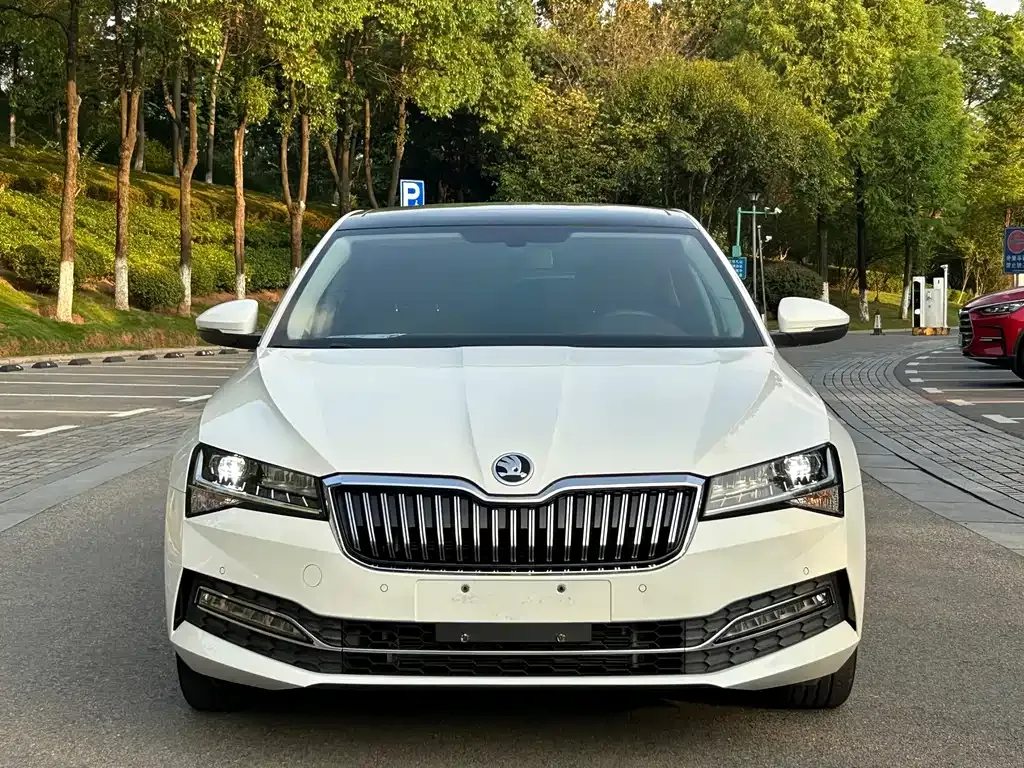 Skoda Superb — фото 3