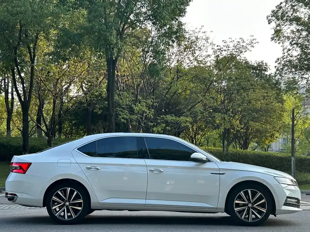 Skoda Superb — фото 7