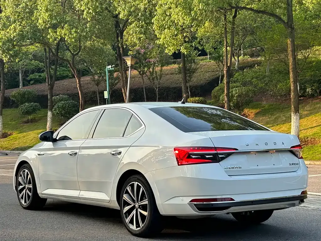 Skoda Superb — фото 4