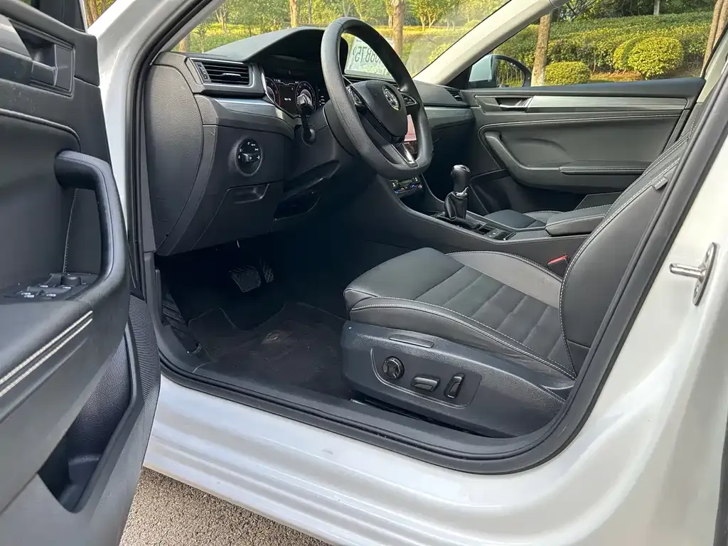 Skoda Superb — фото 5