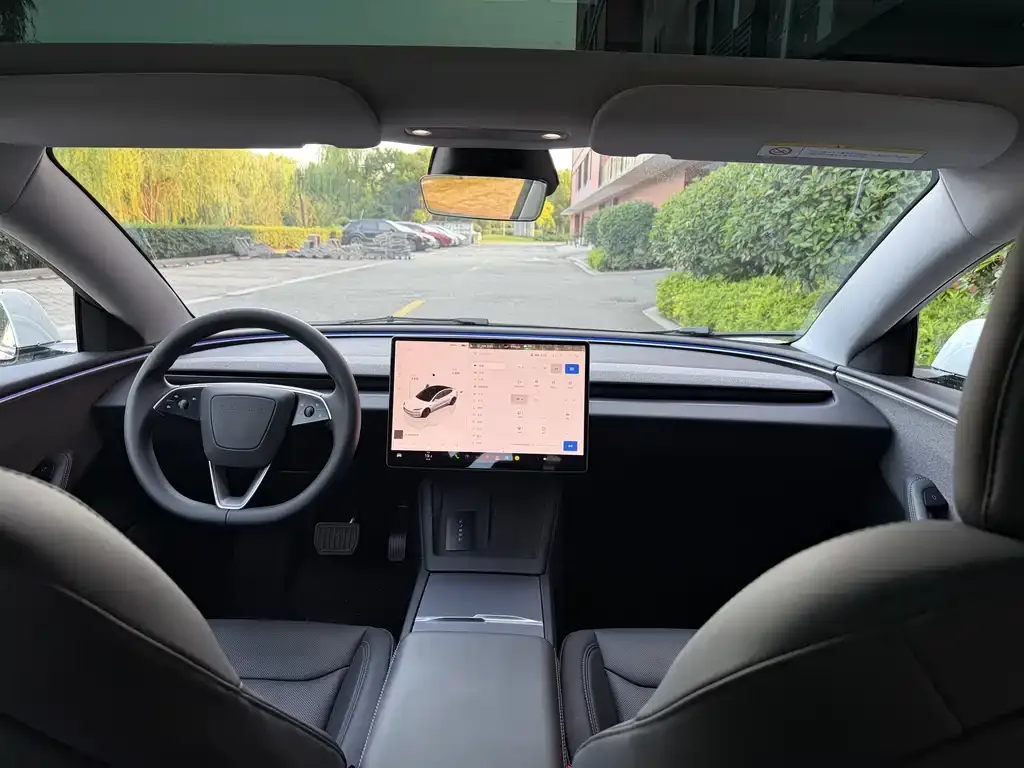 Tesla Model 3 — фото 7