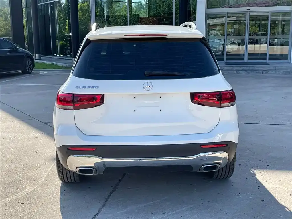 Mercedes-Benz GLB — фото 10