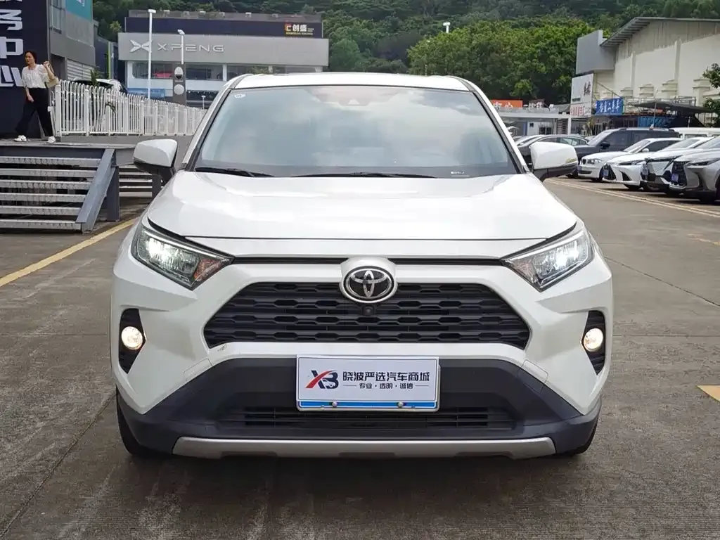 Toyota RAV4 — фото 10