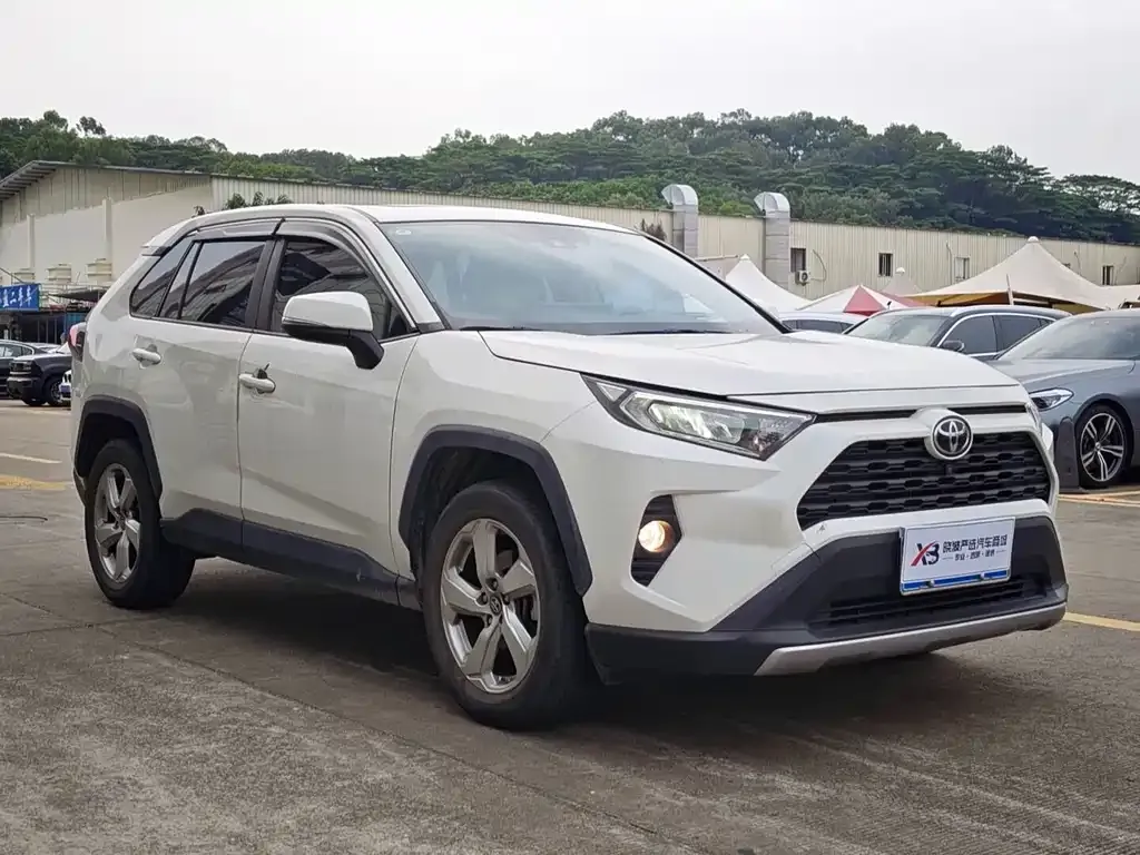 Toyota RAV4 — фото 7